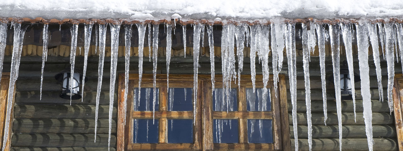 Spray foam prevents ice dams by providing proper insulation in Quebec City attic spaces Spray foam prevents ice dams by providing proper insulation in Quebec City attic spaces